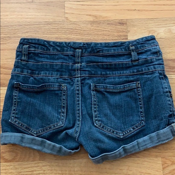 Shorts - Picture 2 of 3